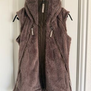 Kuhl Plush Hooded Vest in Mauve Taupe